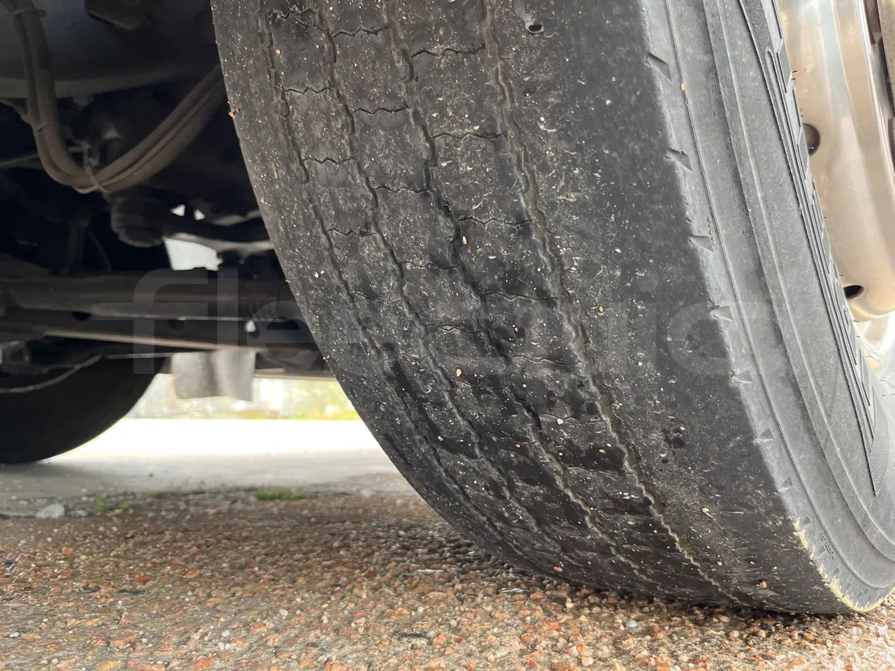 Irisbus 397E.12 397E.12  - Euro5 - 279kW - 12.410m - rear left tire photo