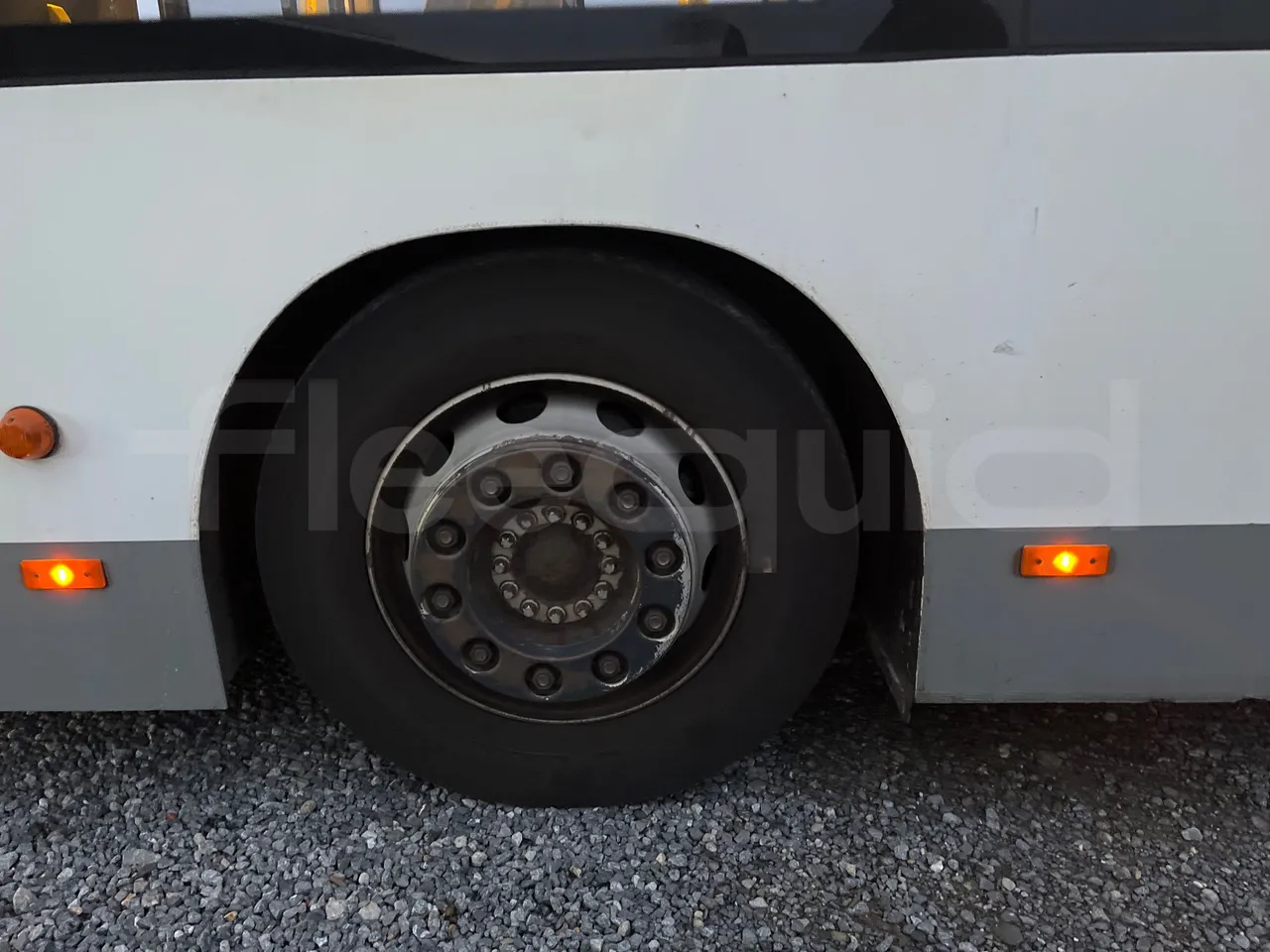 Man Lion's City A21 - EUR5 - 206kW - 11.980m - tread condition front tires right