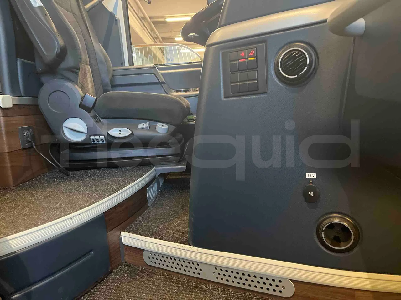 Neoplan Tourliner 2SACB - EUR6 - 324kW - 13.800m - command unit indicators