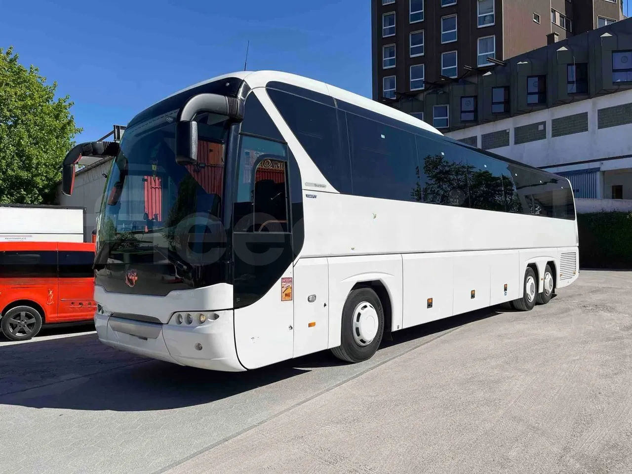 Neoplan Tourliner 2SACB - EUR6 - 324kW - 13.800m - 3/4 front left