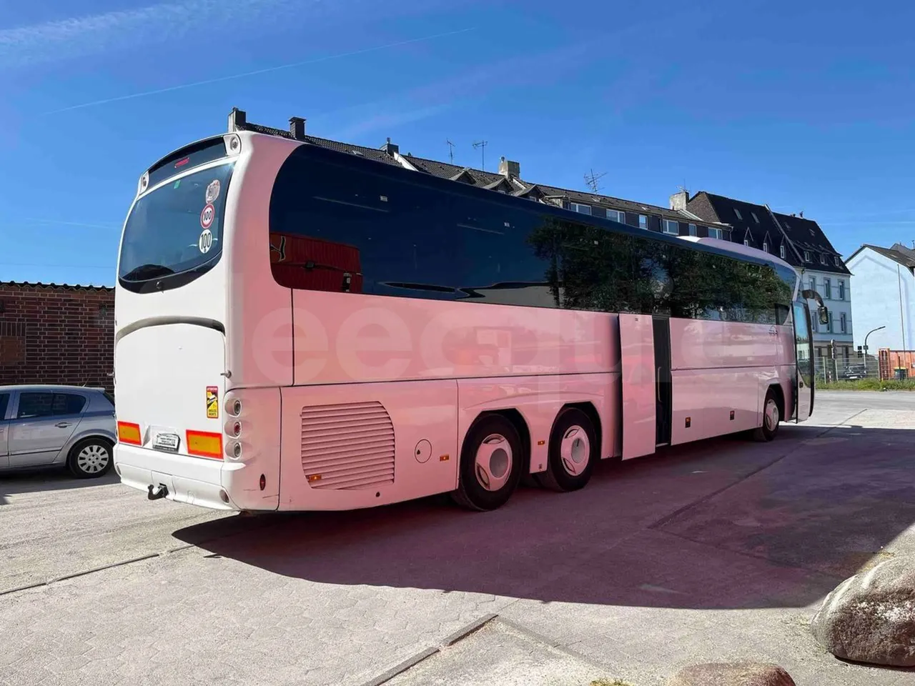 Neoplan Tourliner 2SACB - EUR6 - 324kW - 13.800m - 3/4 right front doors open