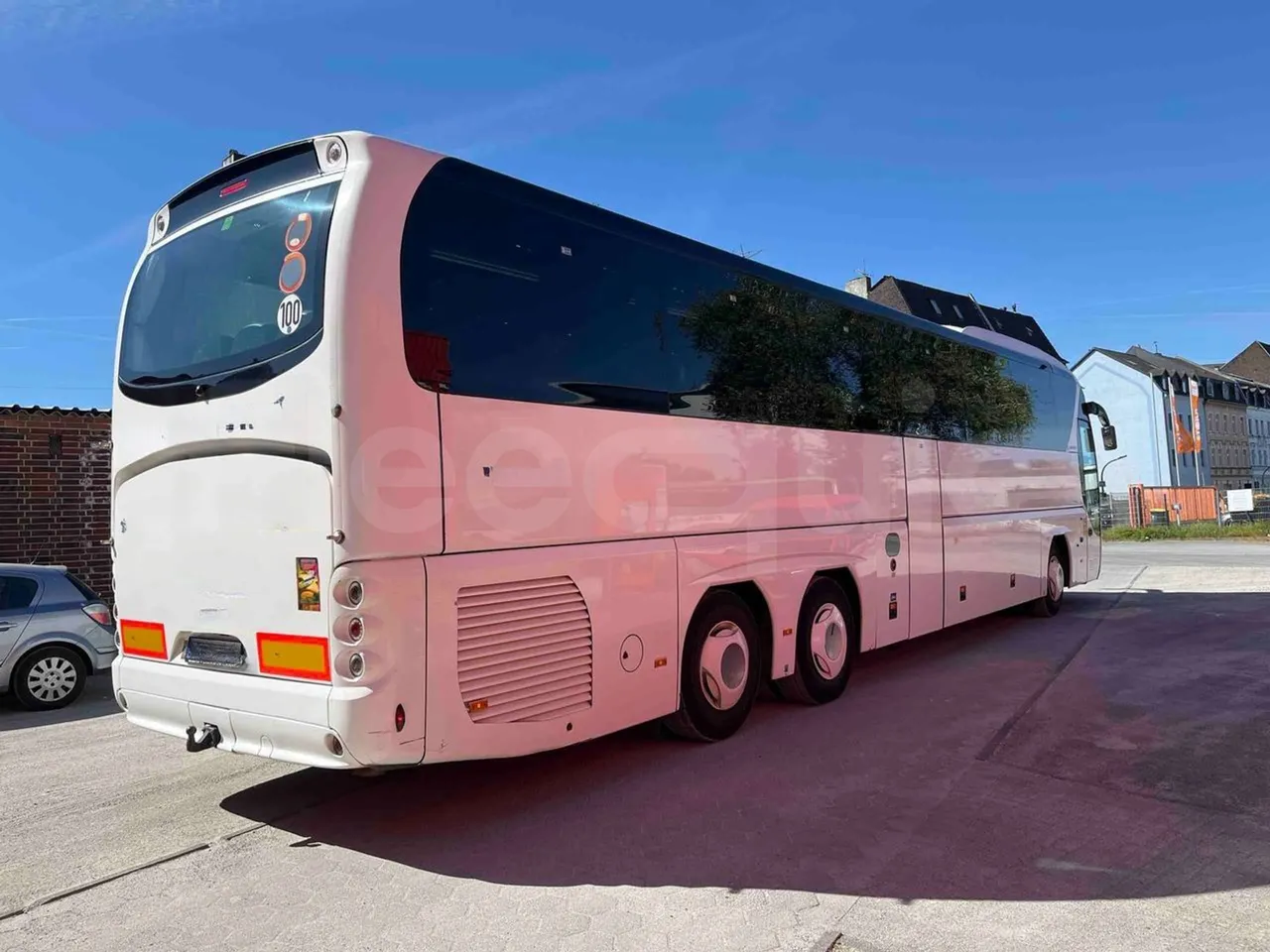 Neoplan Tourliner 2SACB - EUR6 - 324kW - 13.800m - 3/4 right rear doors closed