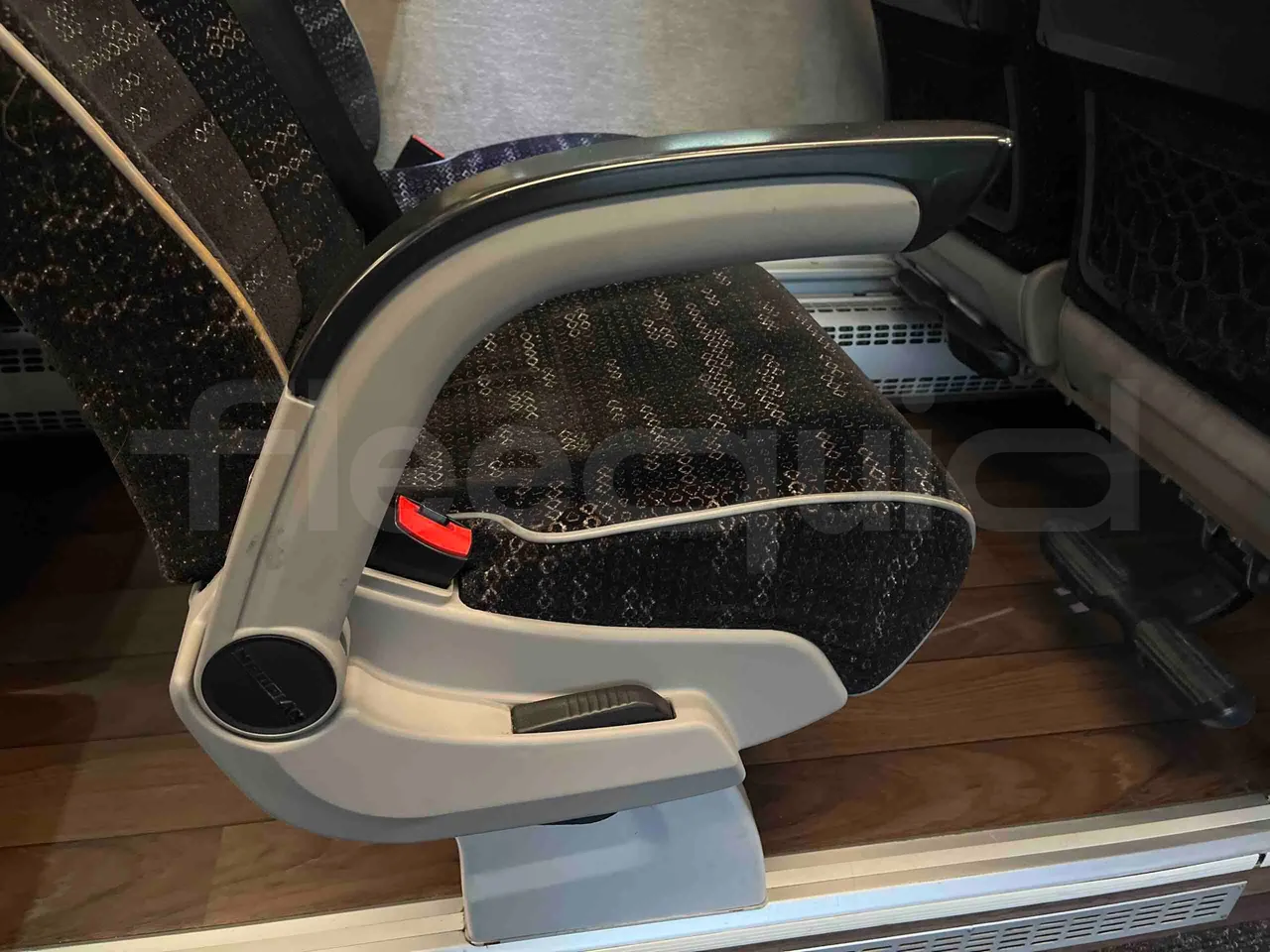 Neoplan Tourliner 2SACB - EUR6 - 324kW - 13.800m - armrest detail photo