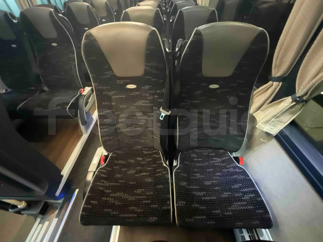 Neoplan Tourliner 2SACB - EUR6 - 324kW - 13.800m - single seat detail