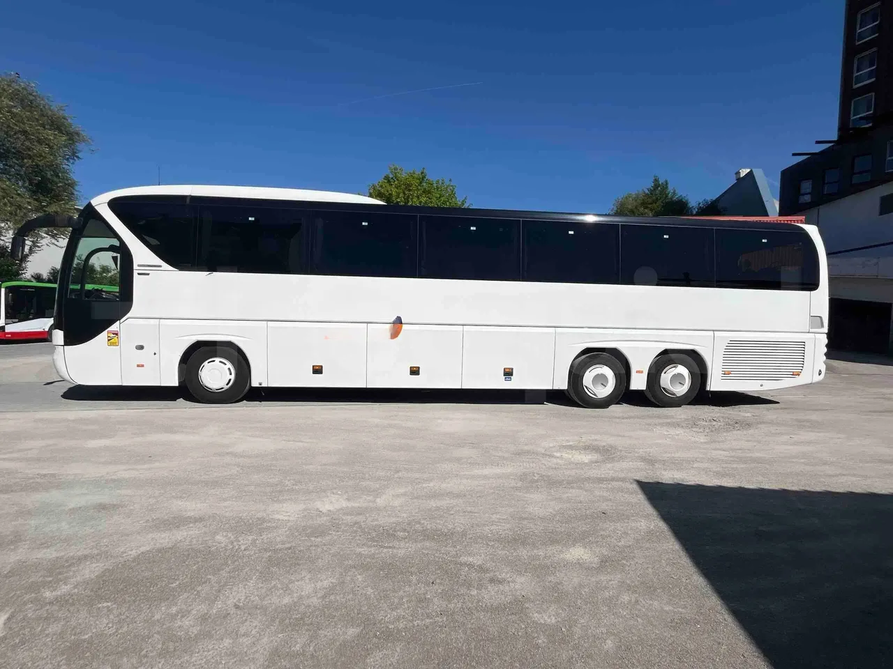 Neoplan Tourliner 2SACB - EUR6 - 324kW - 13.800m - external compartments photo