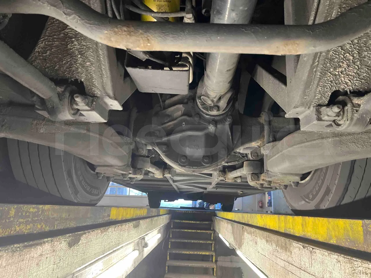 Neoplan Tourliner 2SACB - EUR6 - 324kW - 13.800m - front brake calipers left