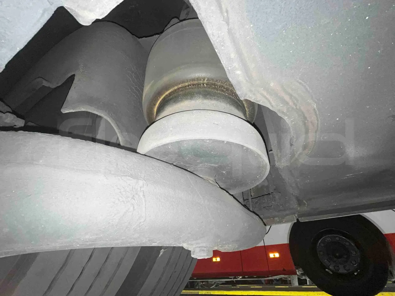 Neoplan Tourliner 2SACB - EUR6 - 324kW - 13.800m - front brake calipers right