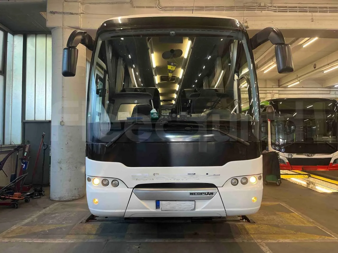 Neoplan Tourliner 2SACB - EUR6 - 324kW - 13.800m - front photo