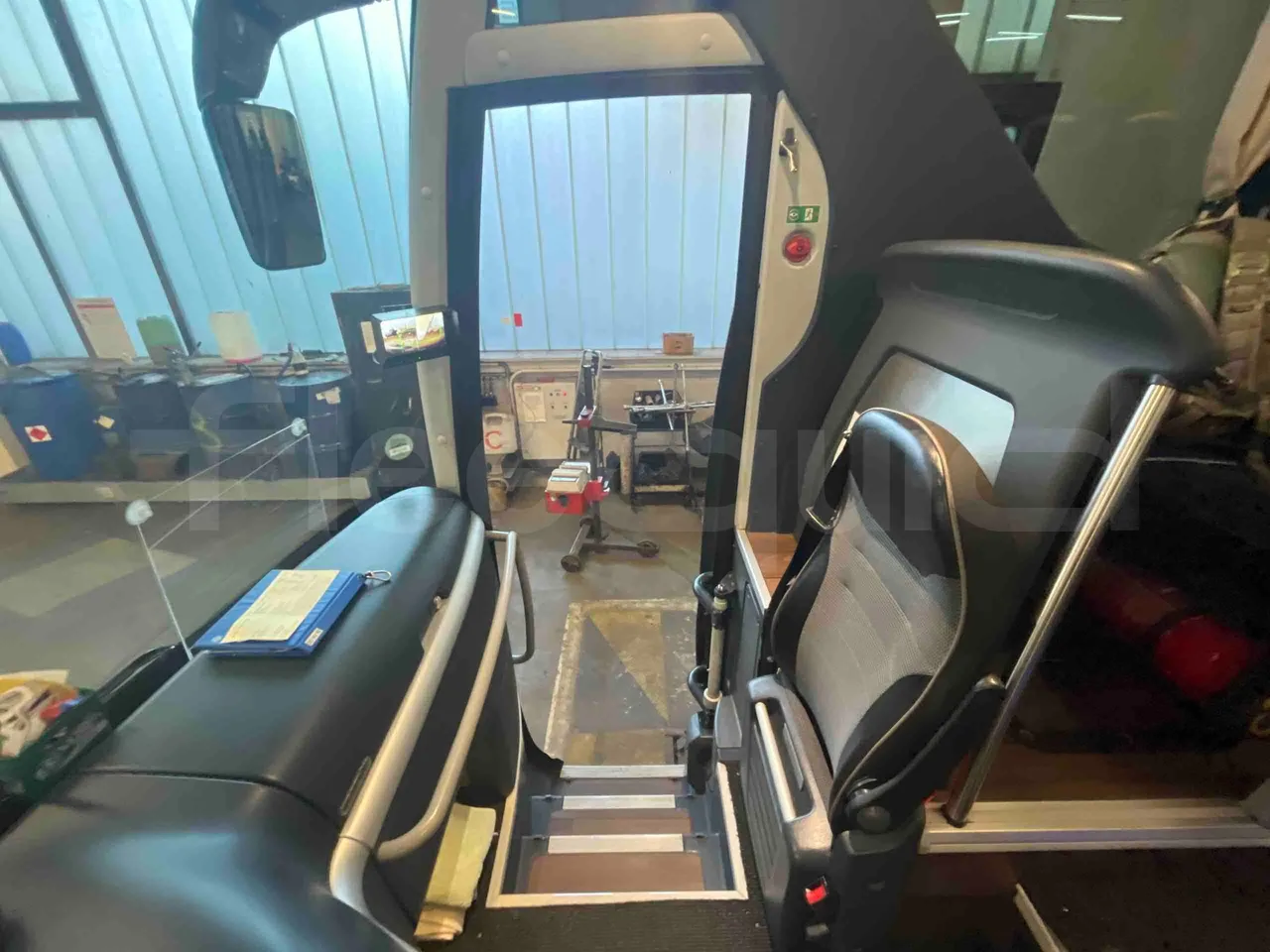 Neoplan Tourliner 2SACB - EUR6 - 324kW - 13.800m - handrails photo