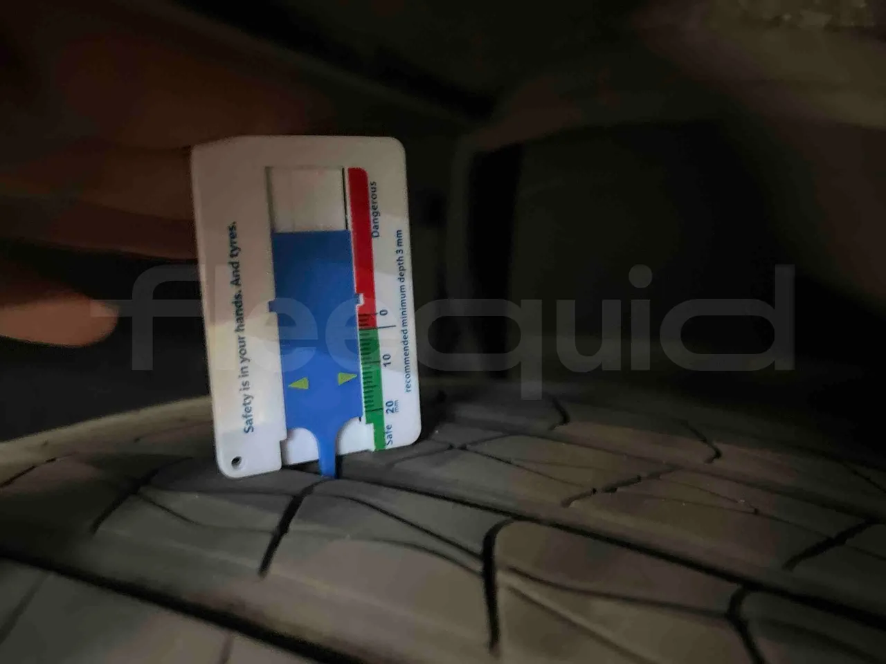 Neoplan Tourliner 2SACB - EUR6 - 324kW - 13.800m - tread condition front tires right
