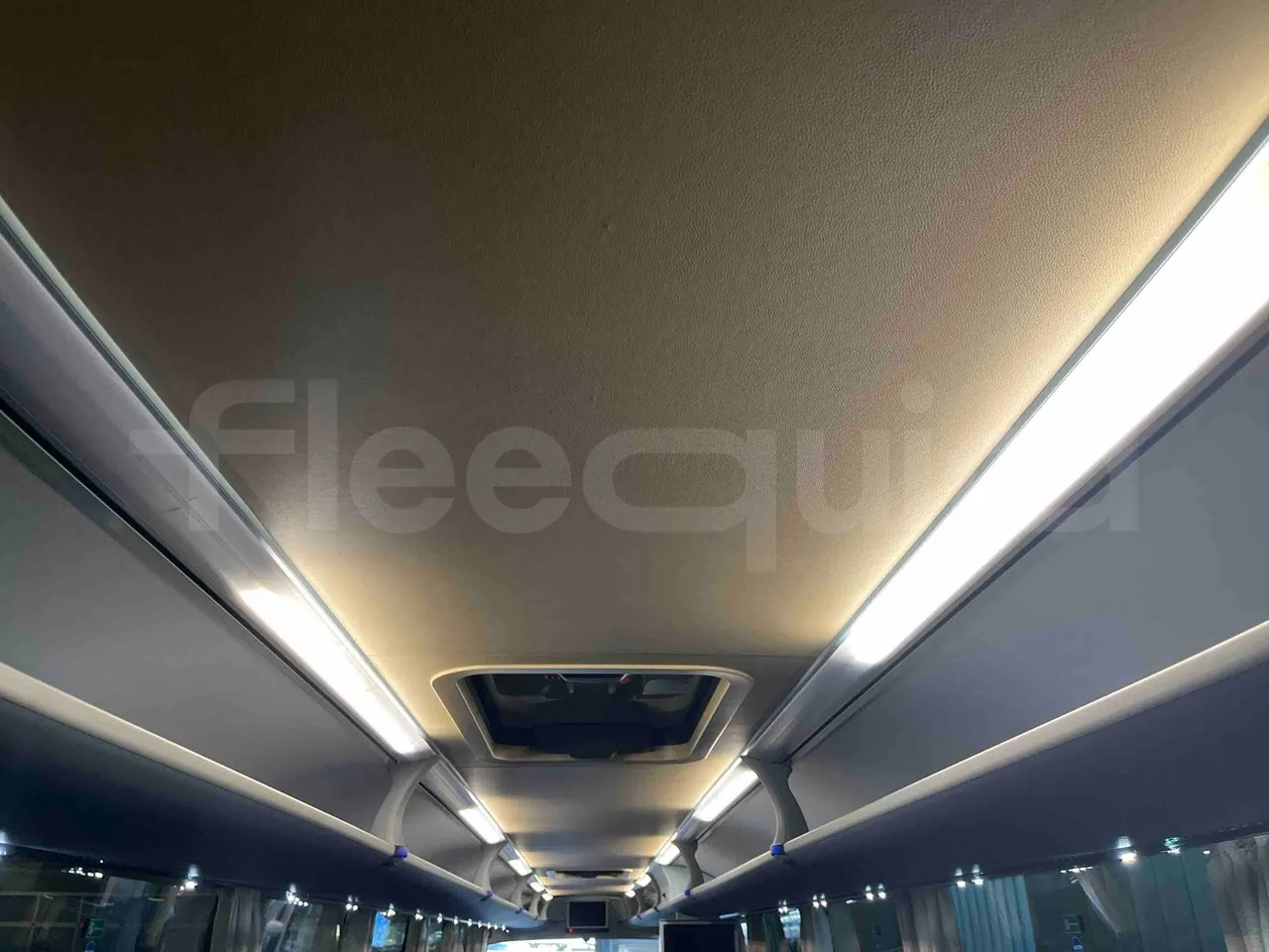 Neoplan Tourliner 2SACB - EUR6 - 324kW - 13.800m - overhead compartments photo