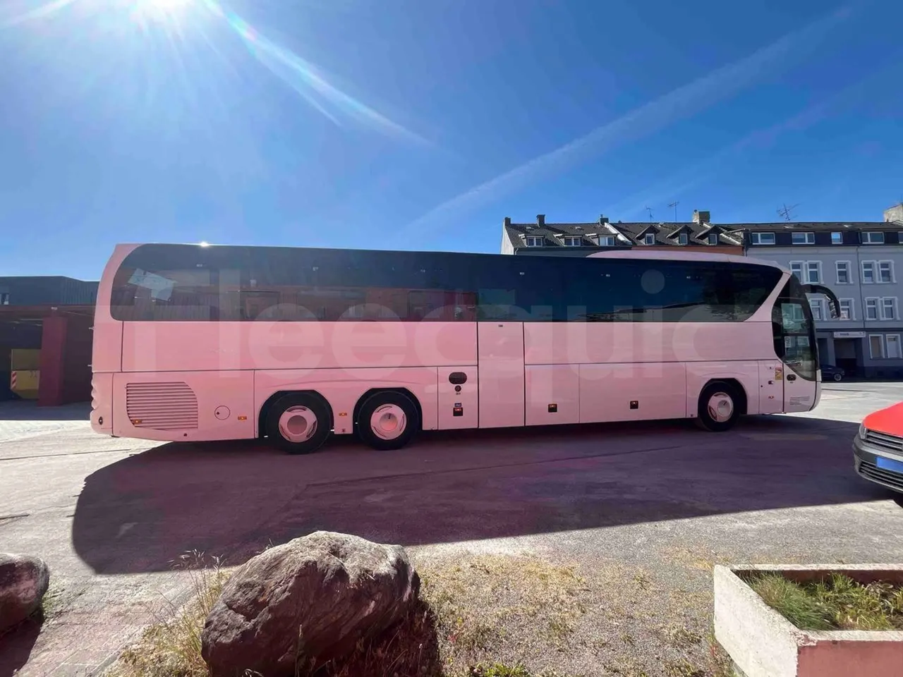 Neoplan Tourliner 2SACB - EUR6 - 324kW - 13.800m - right side doors closed