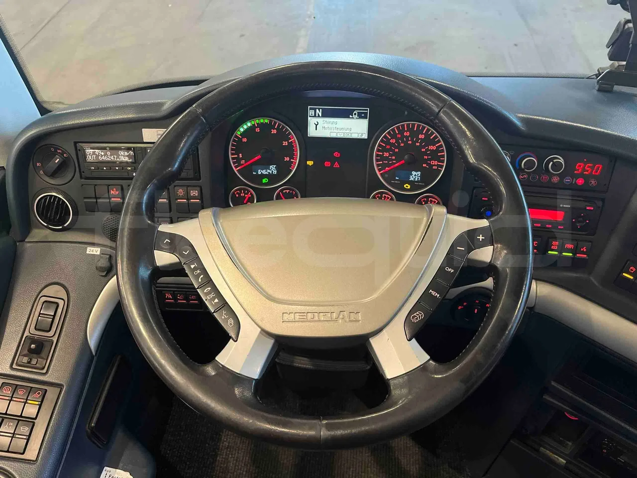 Neoplan Tourliner 2SACB - EUR6 - 324kW - 13.800m - steering wheel photo