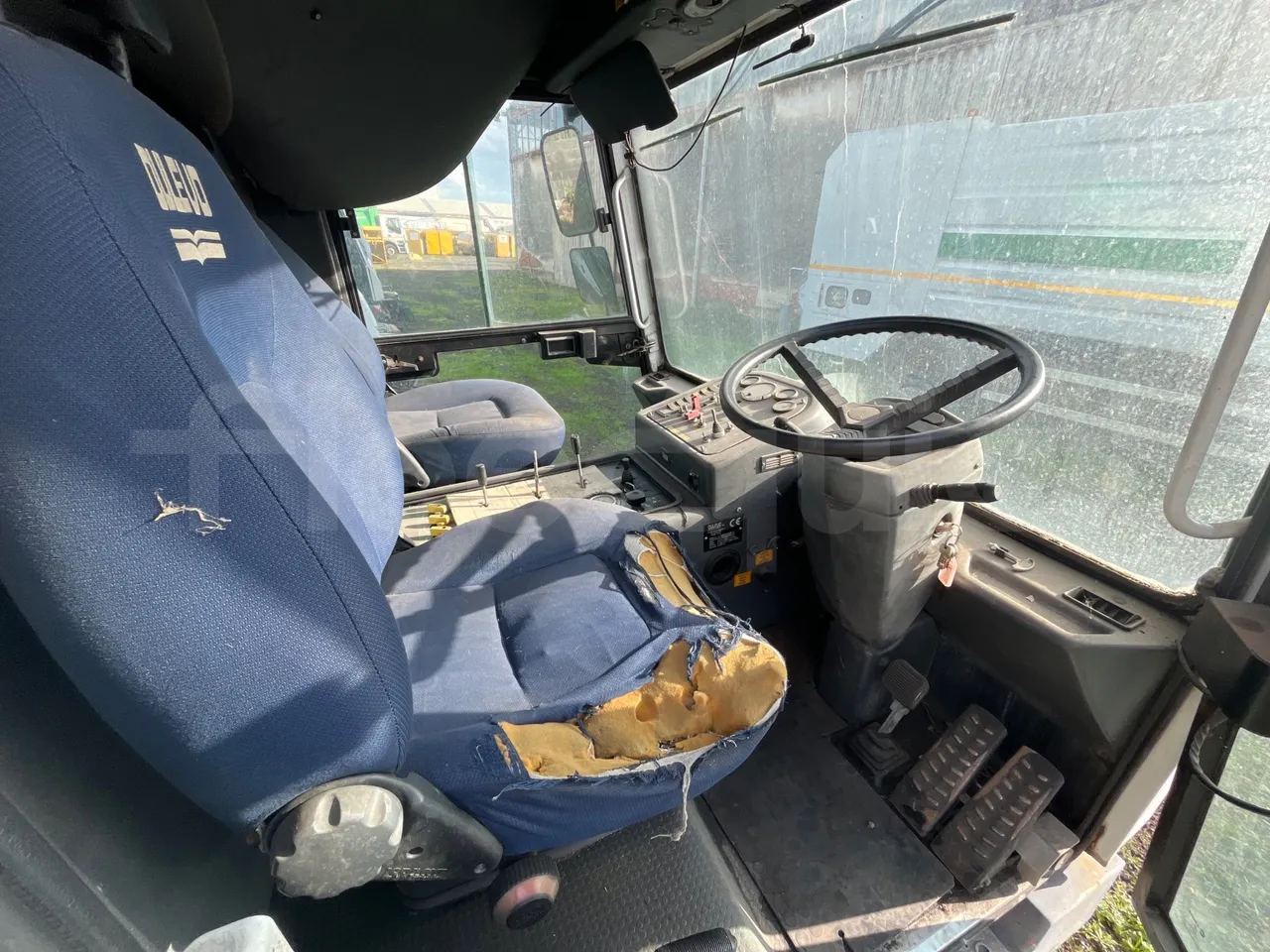 Dulevo 5010 L - 5.890mt - dashboard lights on