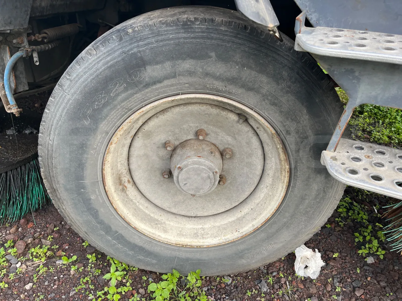 Dulevo 5010 L - 5.890mt - front left tire measurements