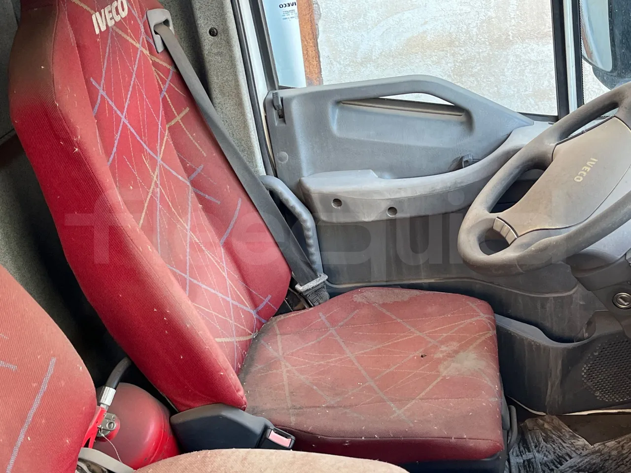 Iveco Magirus A260S/E4 FARID T1SM25 - Euro5 - 228kW - 9.685mt - driver's seat photo