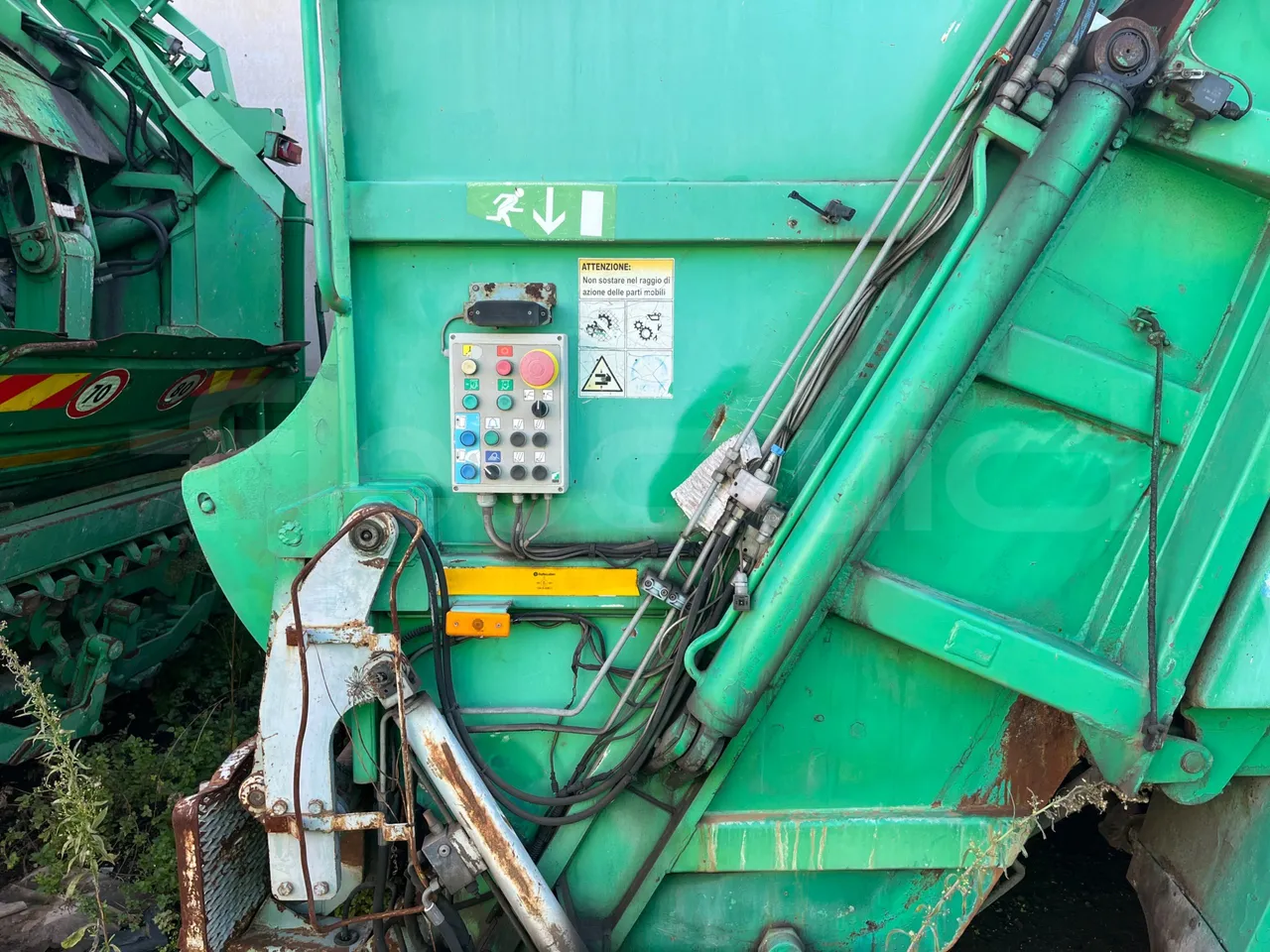 Iveco Magirus A260S/E4 FARID T1SM25 - Euro5 - 228kW - 9.685mt - external compartments photo