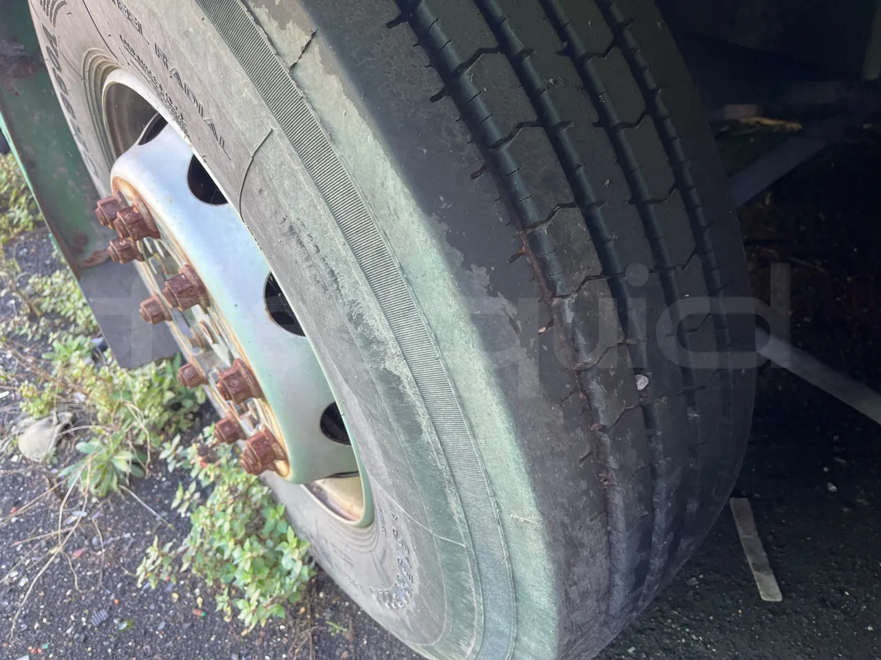 Iveco Magirus A260S/E4 FARID T1SM25 - Euro5 - 228kW - 9.685mt - tread condition second axle tires right