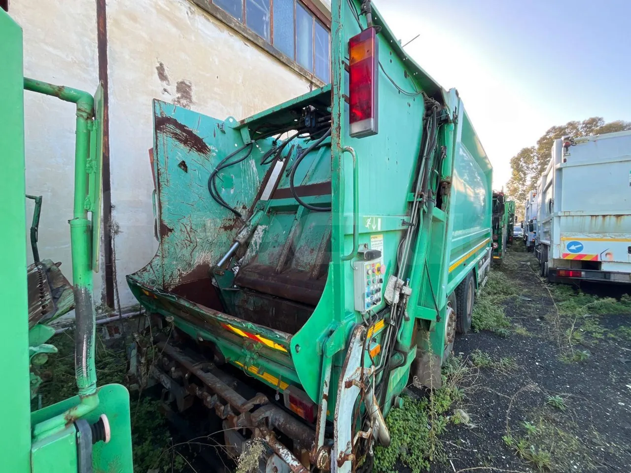 Iveco Magirus A260S/E4 FARID T1SM25 - Euro5 - 228kW - 9.685mt - rear hatch closed