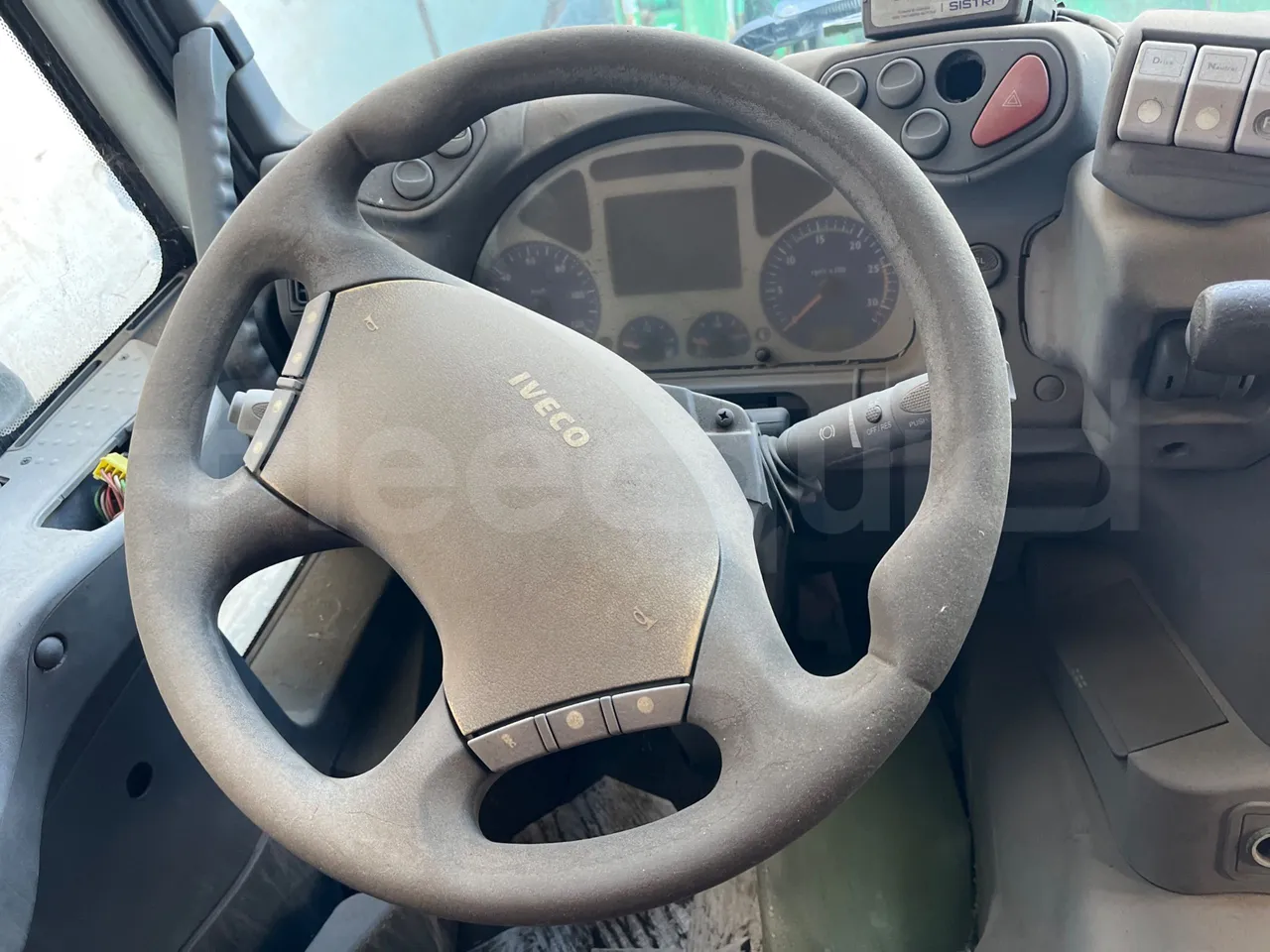 Iveco Magirus A260S/E4 FARID T1SM25 - Euro5 - 228kW - 9.685mt - steering wheel photo