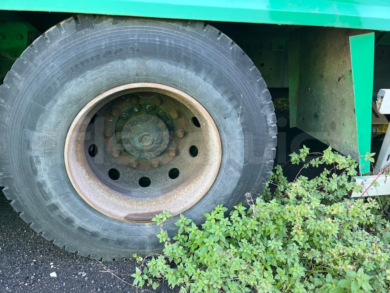 Iveco Magirus A260S/E4 FARID T1SM25 - Euro5 - 228kW - 9.685mt - rear left tire photo