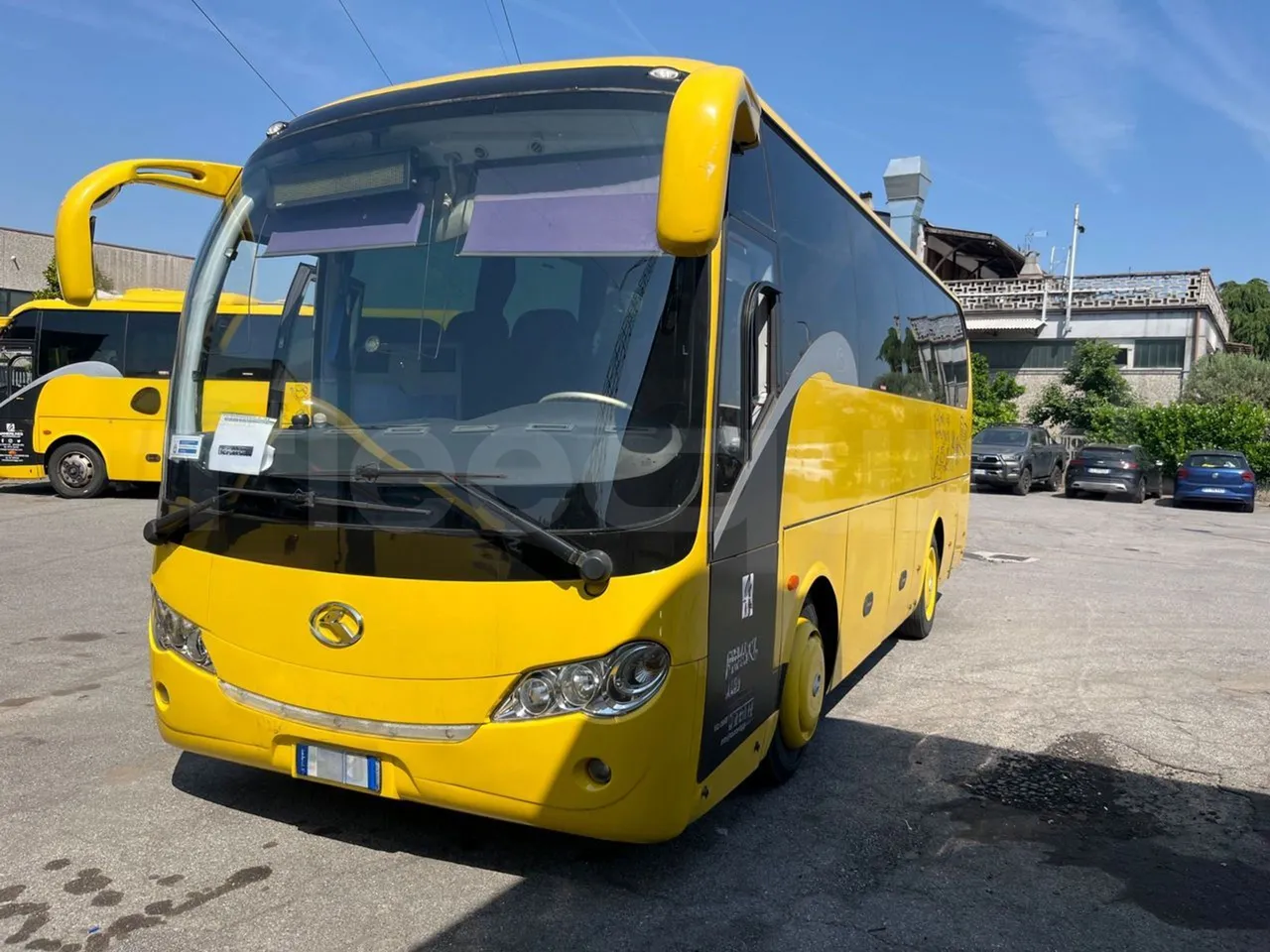 King Long XMQ6800 2AL1AA2B - Euro5 - 148kW - 7.995mt - 3/4 front left