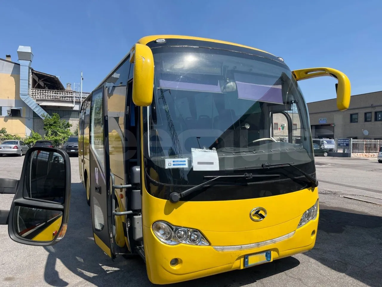 King Long XMQ6800 2AL1AA2B - Euro5 - 148kW - 7.995mt - 3/4 right front doors open