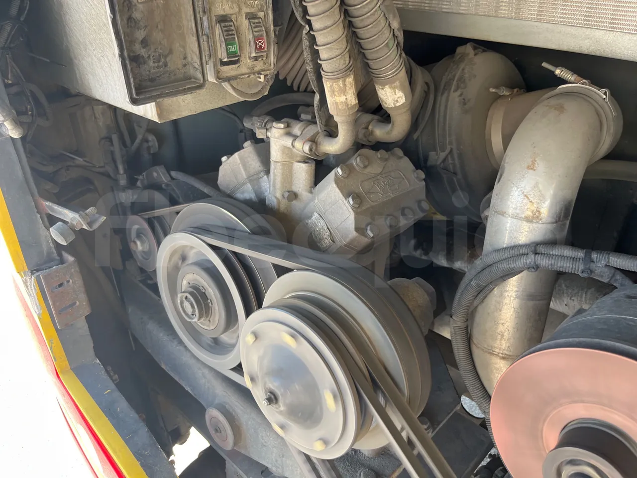 King Long XMQ6800 2AL1AA2B - Euro5 - 148kW - 7.995mt - air conditioning compressor