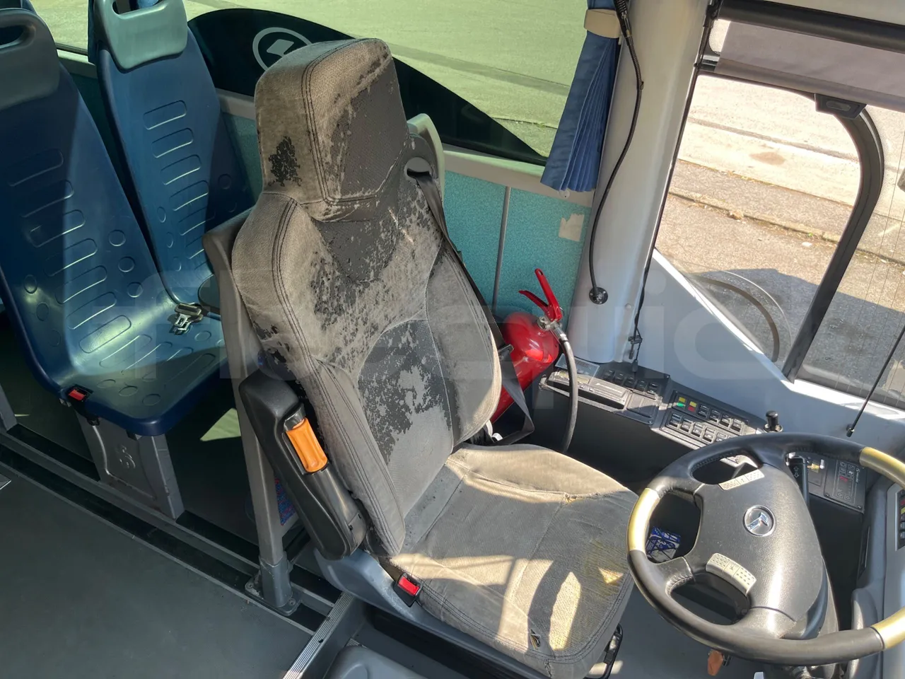 King Long XMQ6800 2AL1AA2B - Euro5 - 148kW - 7.995mt - driver's seat photo