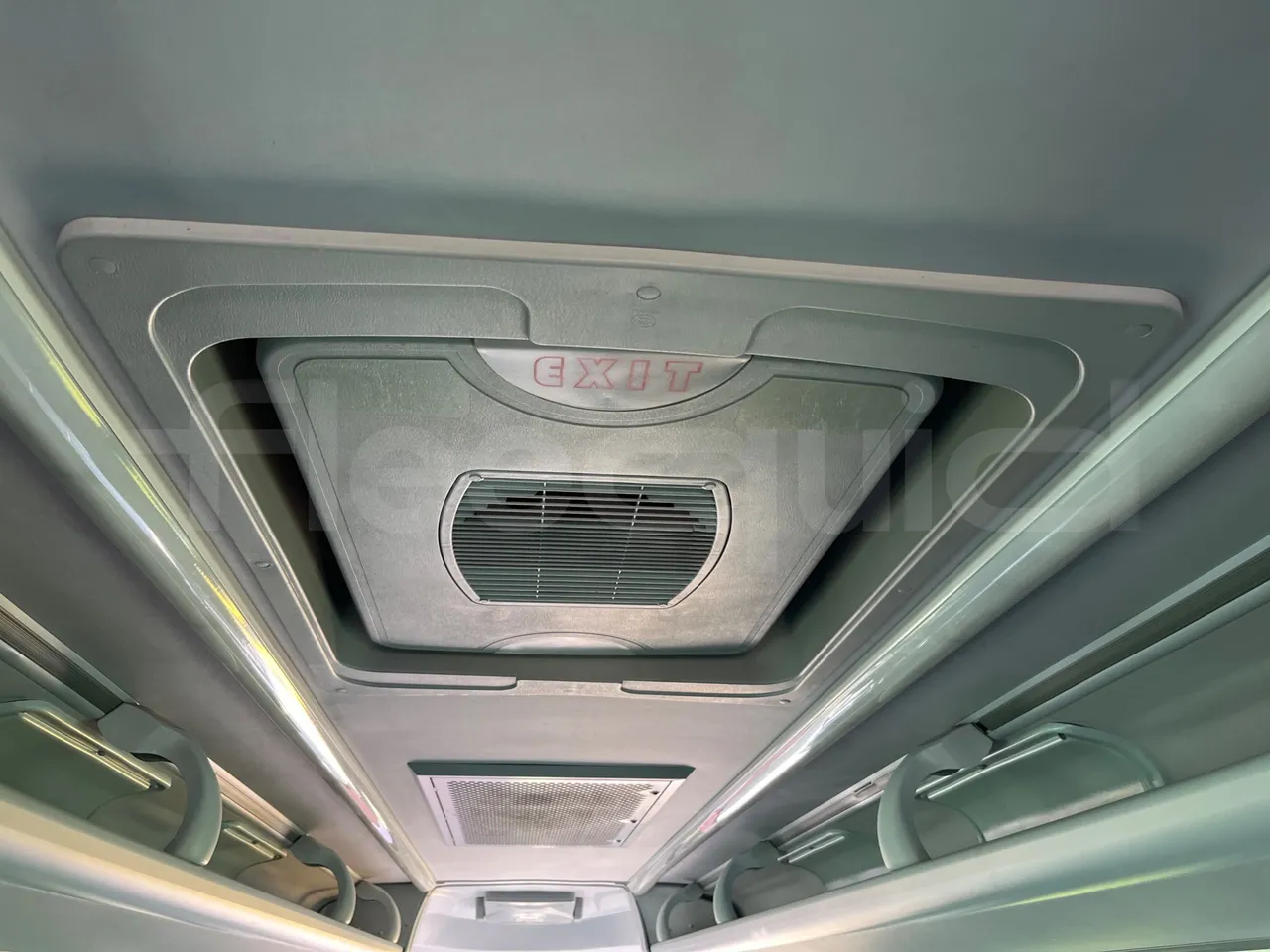 King Long XMQ6800 2AL1AA2B - Euro5 - 148kW - 7.995mt - roof hatch 1