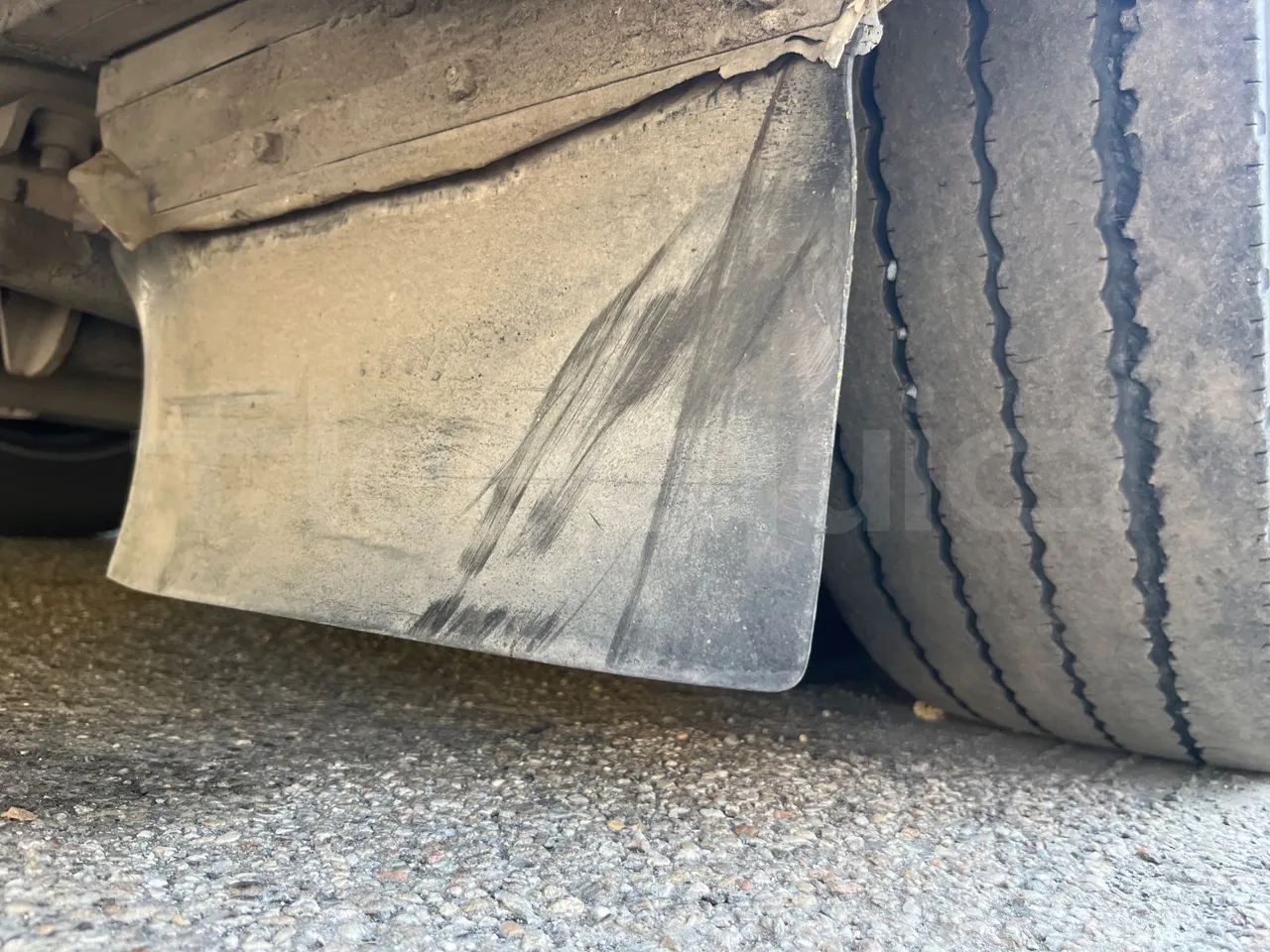 King Long XMQ6800 2AL1AA2B - Euro5 - 148kW - 7.995mt - tread condition second axle tires left