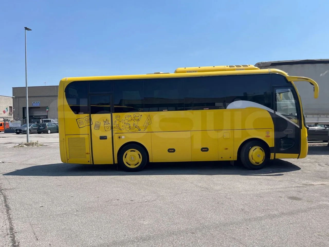 King Long XMQ6800 2AL1AA2B - Euro5 - 148kW - 7.995mt - right side doors closed