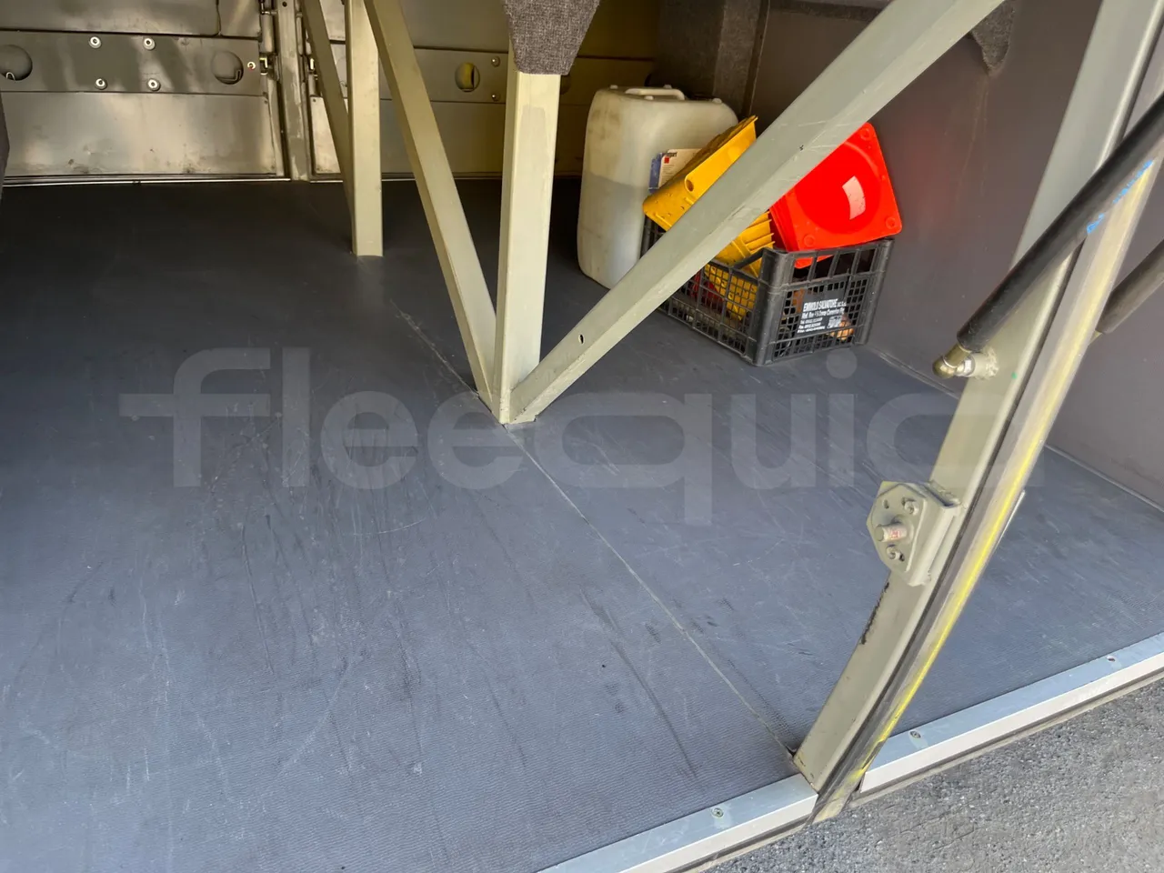 King Long XMQ6800 2AL1AA2B - Euro5 - 148kW - 7.995mt - under carpet photo