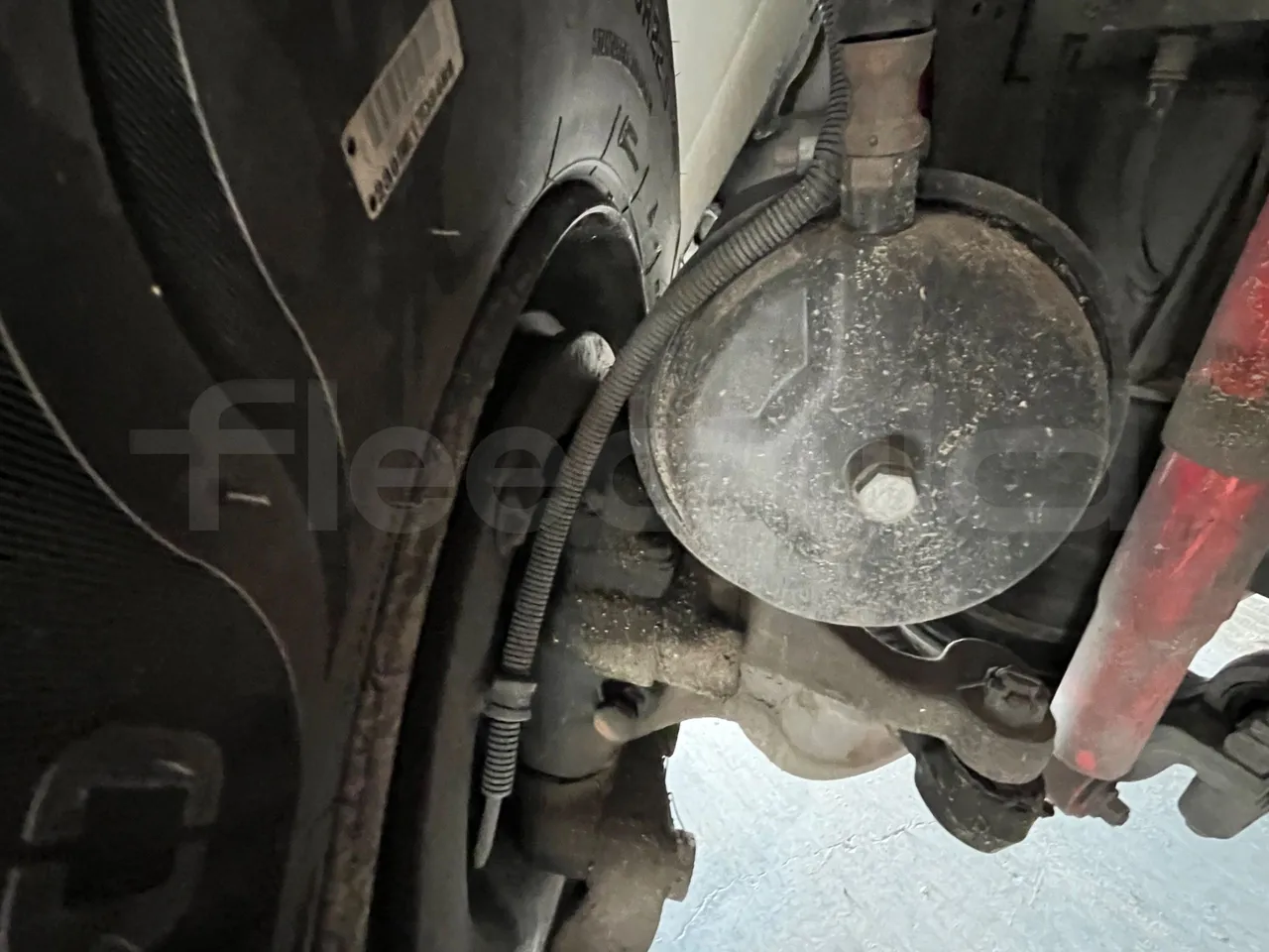 Volvo Barbi Echo B12 60/38  - Euro2 - 279kW - 12mt - front brake calipers left