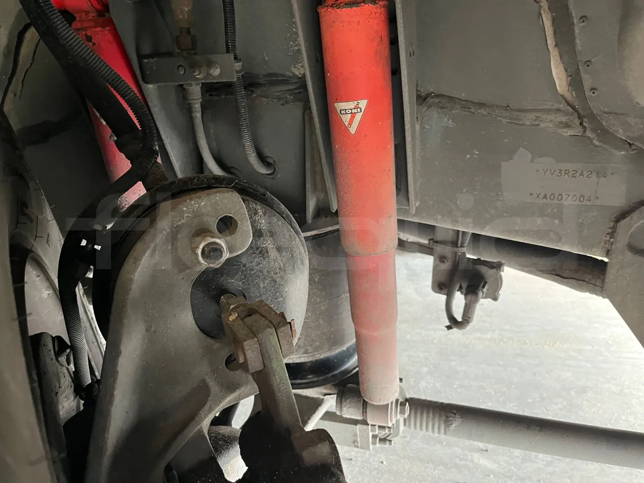 Volvo Barbi Echo B12 60/38  - Euro2 - 279kW - 12mt - front shock absorbers right