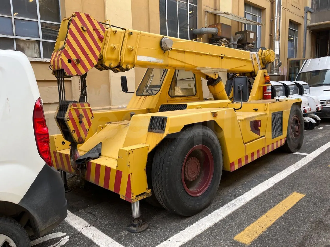 Manghi Gru MTA 160/1 MTA 160/1 - 81kW - 3/4 front right doors (mandatory for bus to scrap)