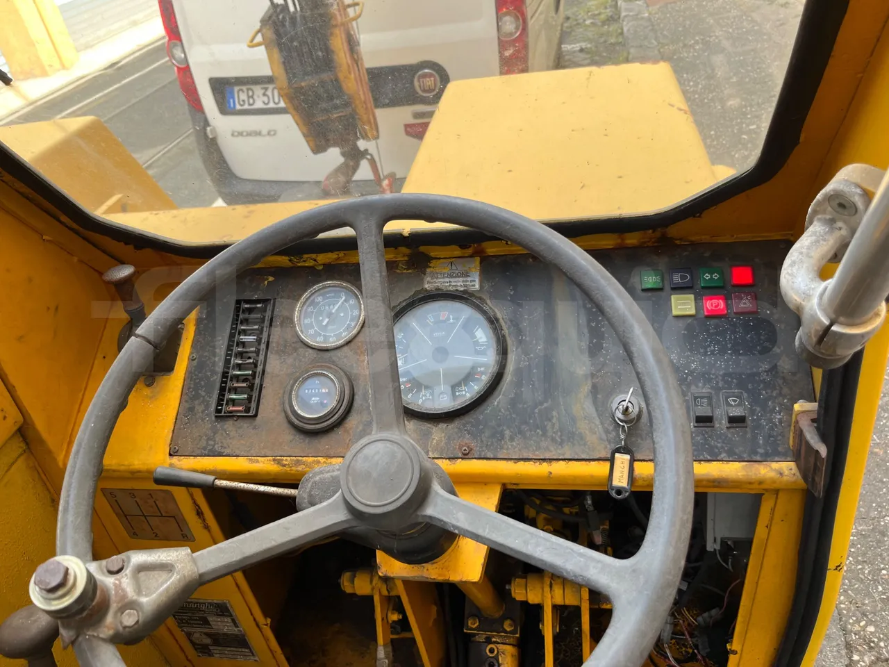 Manghi Gru MTA 160/1 MTA 160/1 - 81kW - driver's seat photo (mandatory for bus to scrap)