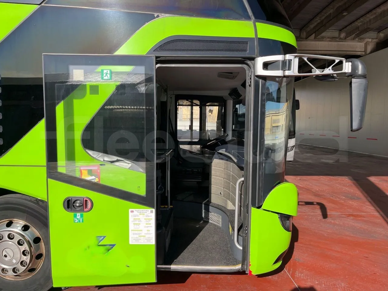 Neoplan Skyliner V6ACE - Euro6 - 375kW - 14mt - front door 1 open