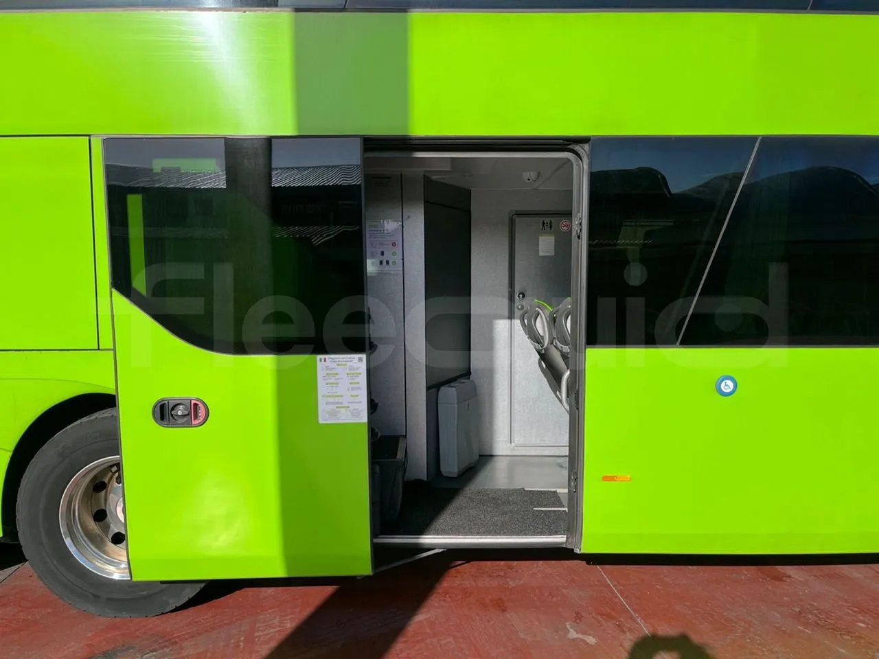 Neoplan Skyliner V6ACE - Euro6 - 375kW - 14mt - front door 2 open