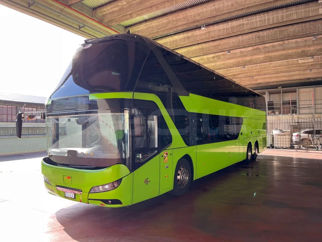 Neoplan Skyliner V6ACE - Euro6 - 375kW - 14mt - 3/4 front left