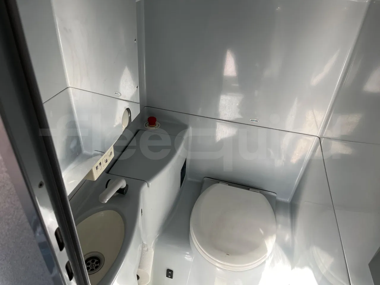 Neoplan Skyliner V6ACE - Euro6 - 375kW - 14mt - toilette accessories photo