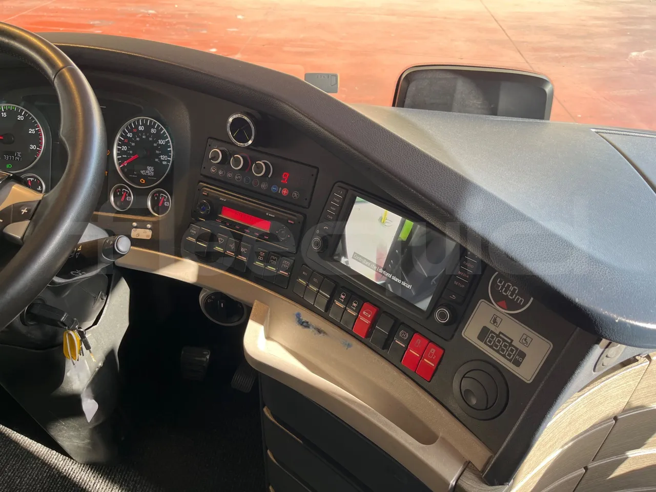 Neoplan Skyliner V6ACE - Euro6 - 375kW - 14mt - onboard devices 1