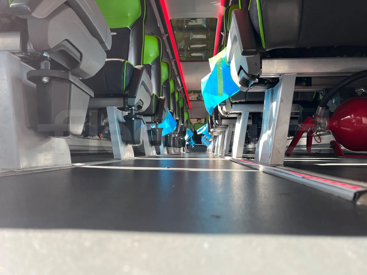 Neoplan Skyliner V6ACE - Euro6 - 375kW - 14mt - seat brackets photo