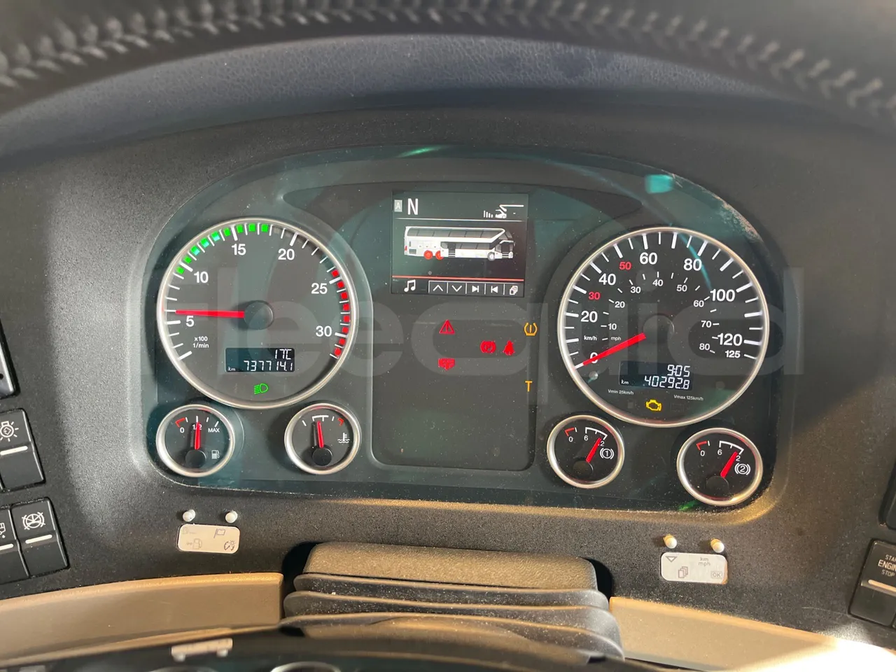 Neoplan Skyliner V6ACE - Euro6 - 375kW - 14mt - dashboard lights on