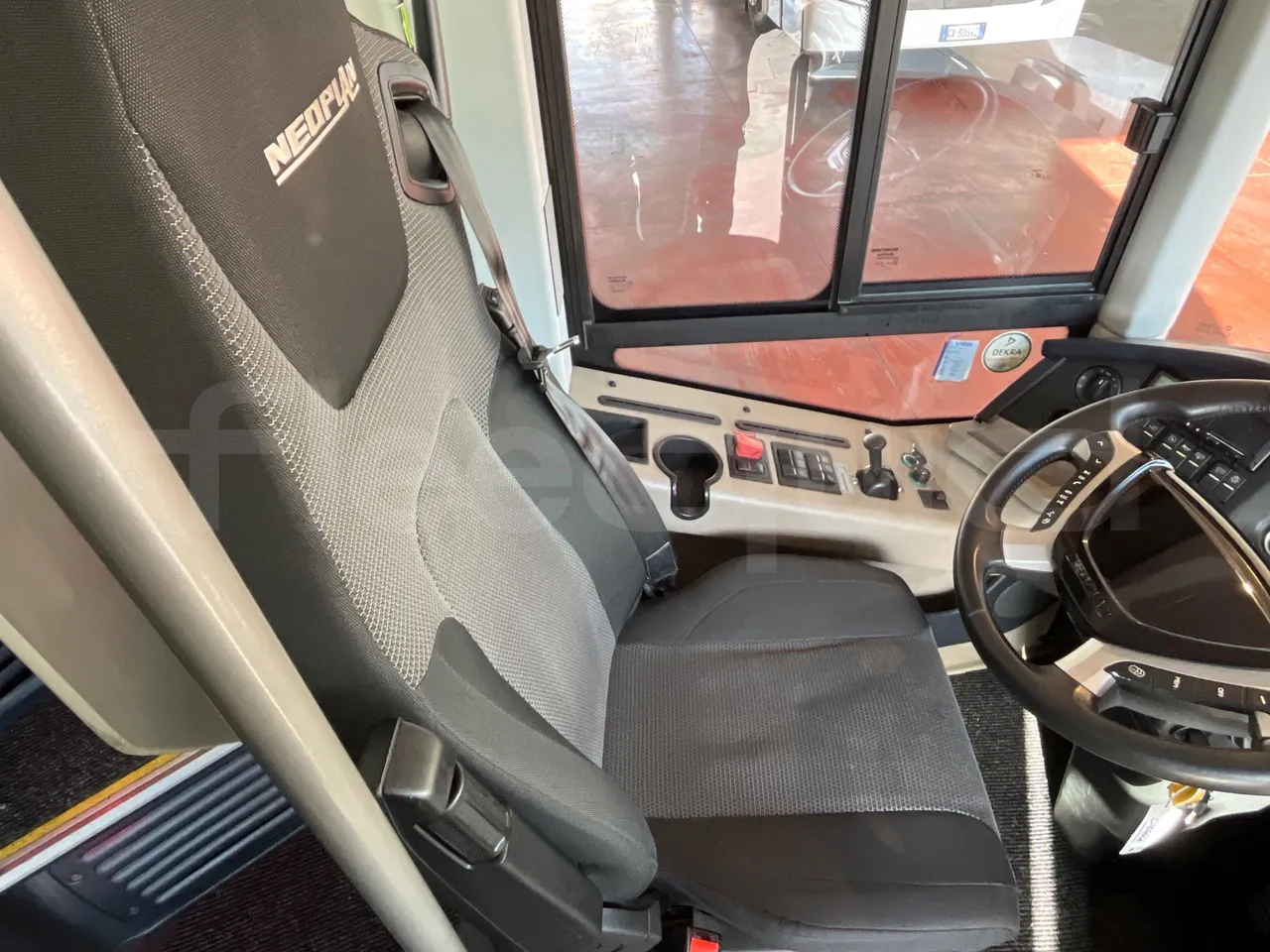 Neoplan Skyliner V6ACE - Euro6 - 375kW - 14mt - driver's seat photo