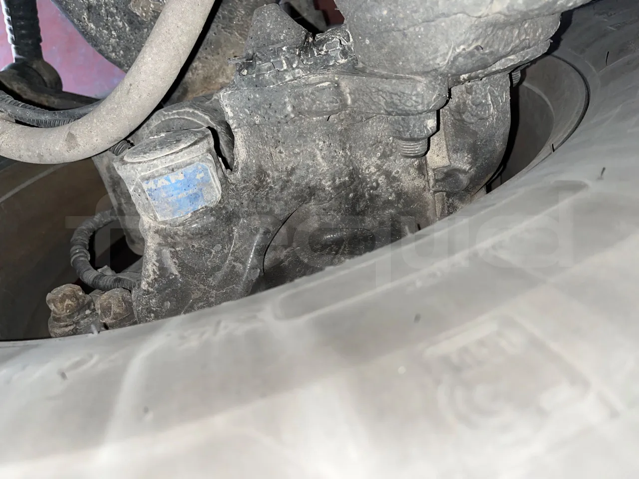 Neoplan Skyliner V6ACE - Euro6 - 375kW - 14mt - front brake calipers left