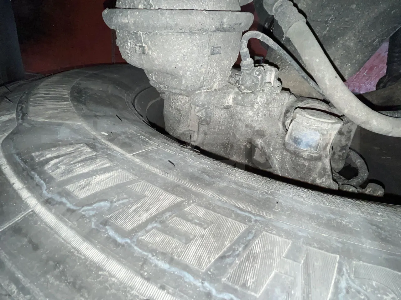 Neoplan Skyliner V6ACE - Euro6 - 375kW - 14mt - front brake calipers right