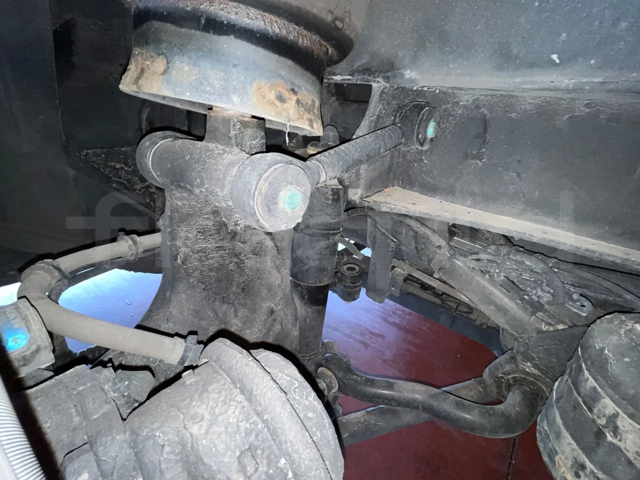 Neoplan Skyliner V6ACE - Euro6 - 375kW - 14mt - front shock absorbers left