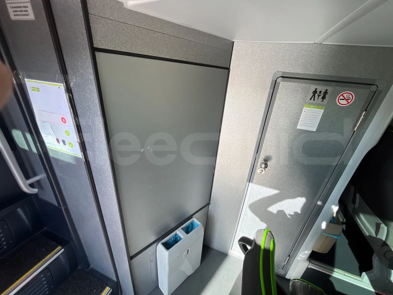 Neoplan Skyliner V6ACE - Euro6 - 375kW - 14mt - floor hatches photo