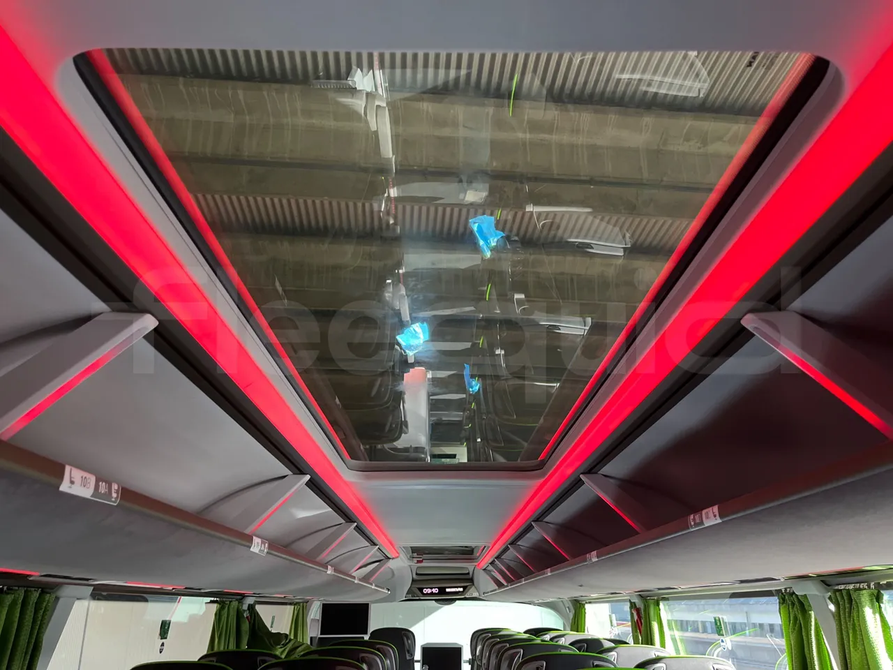 Neoplan Skyliner V6ACE - Euro6 - 375kW - 14mt - roof hatch 1